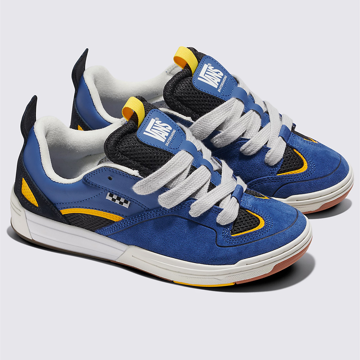 También contamos con tenis de diferentes marcas